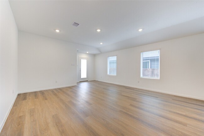Building Photo - 40650 Balsam Run Ln