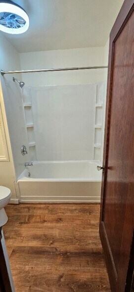 Building Photo - 208 W Sycamore St