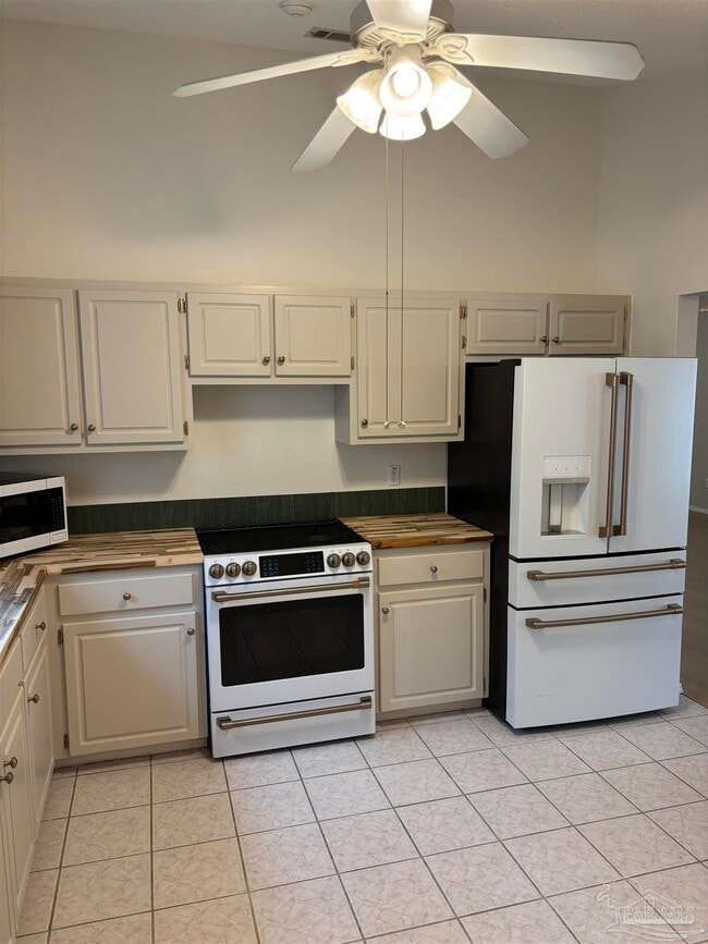 Building Photo - 398 Mirabelle Dr