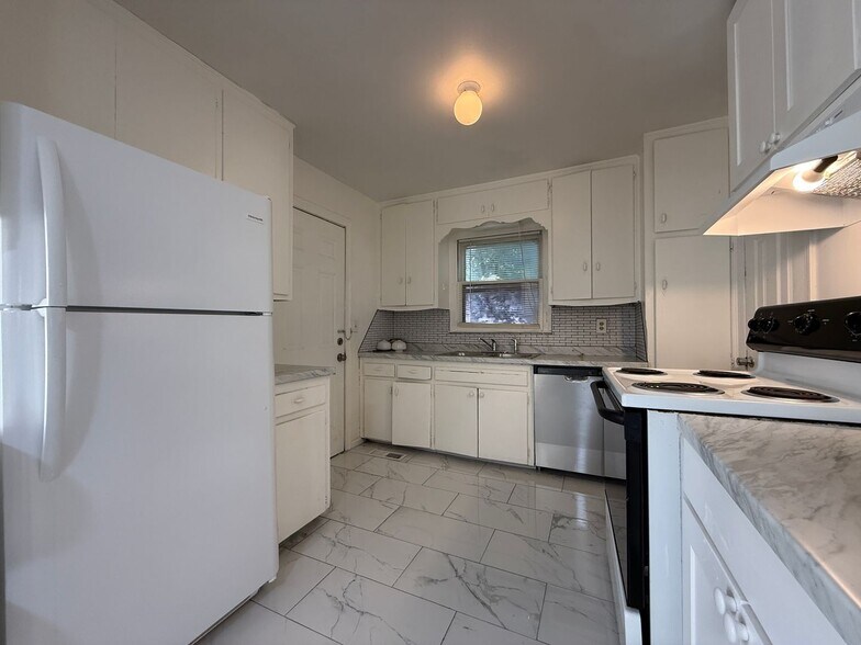 Building Photo - 1300 NW 83rd St