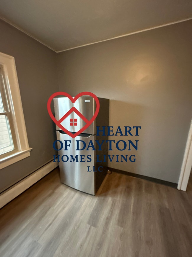 Building Photo - 1732 E 3rd St