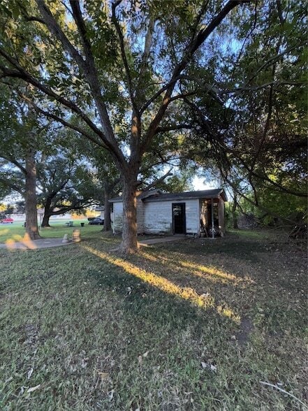 Building Photo - 5717 Woodrow St