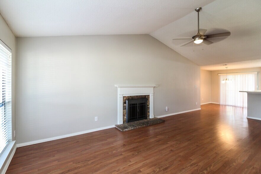 Building Photo - 2534 Bentley Dr