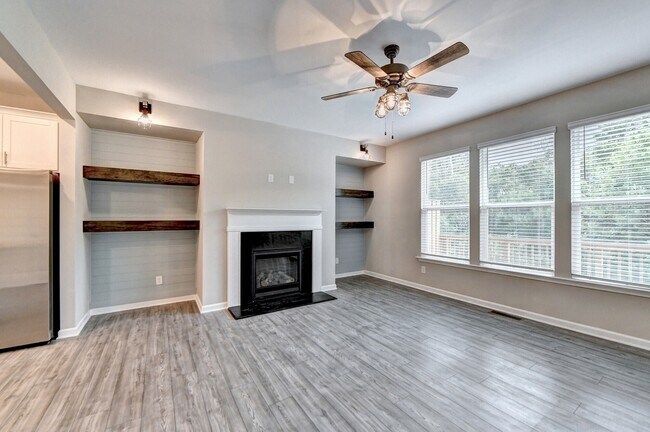 Building Photo - 4655 White St