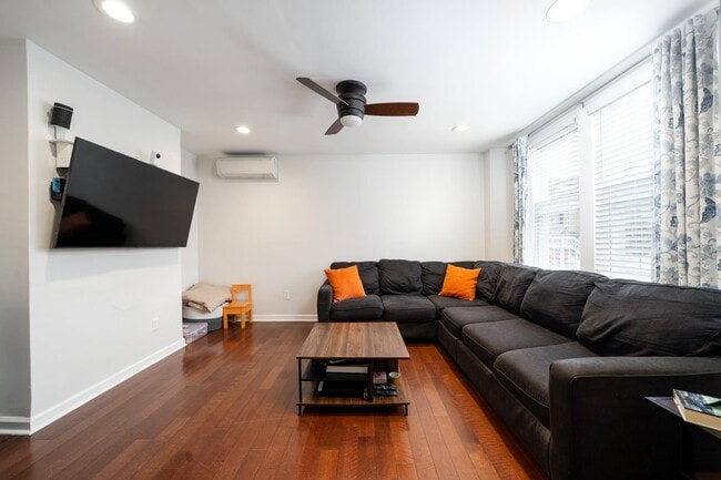 Building Photo - 67A Columbia Ave