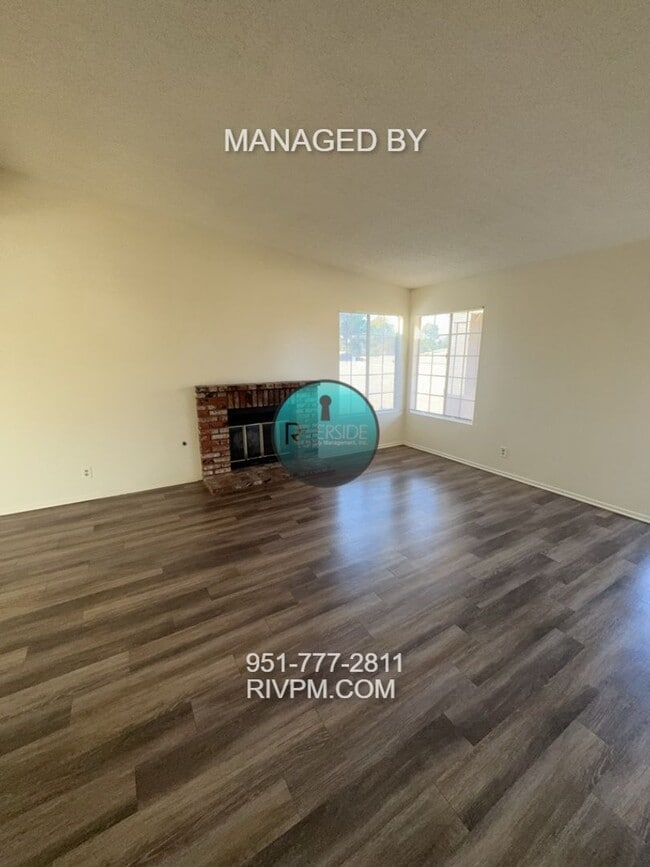 Building Photo - Centrally located Riverside home.