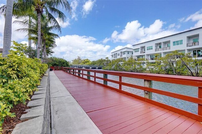 Building Photo - 2633 NE 14th Ave