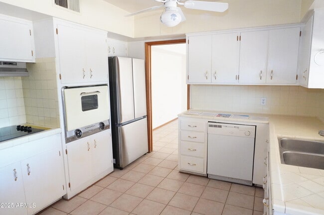 Building Photo - 8235 E Virginia Ave