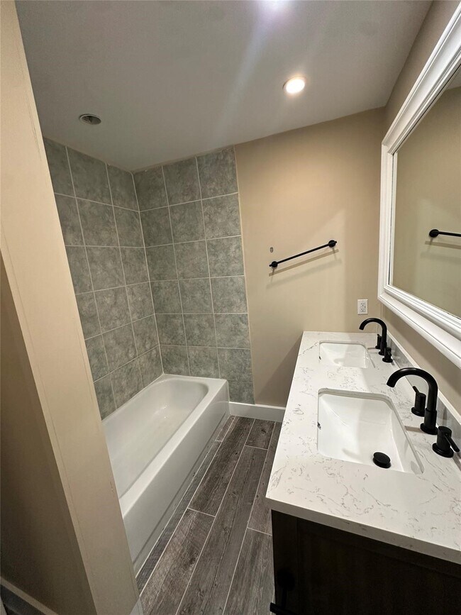 Building Photo - 680 Mockingbird Hills Dr