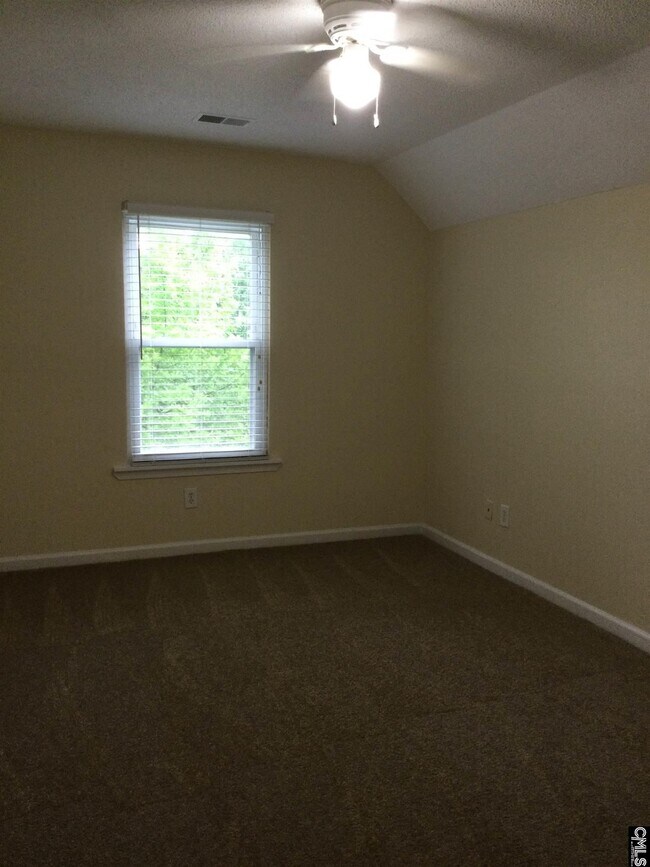 Building Photo - 15 Lamplighter Ct