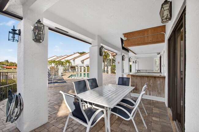 Building Photo - 2320 Treasure Isle Dr