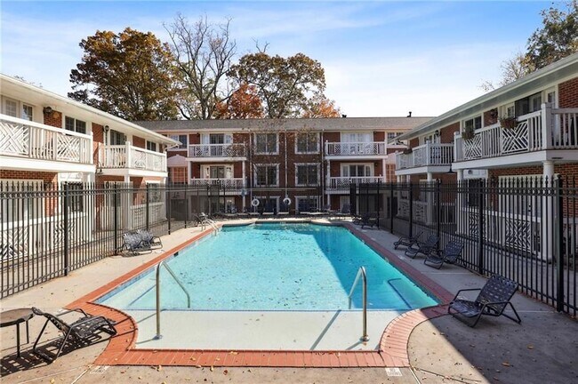 Building Photo - 885 Briarcliff Rd NE