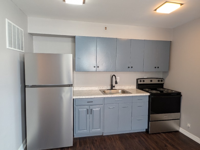 Building Photo - 110 Cromwell Pl