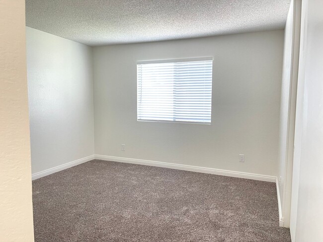 Building Photo - 600 E Lugonia Ave