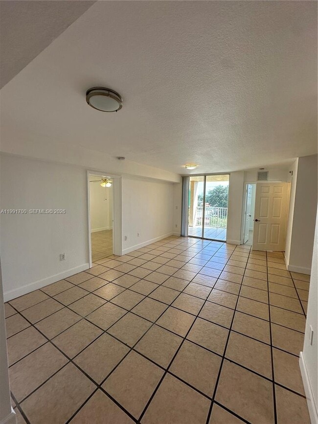Building Photo - 814 NW 36th Ave