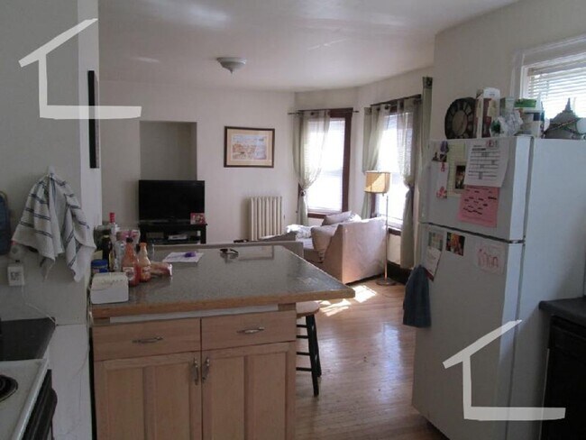 Building Photo - Faneuil St 3 Bed