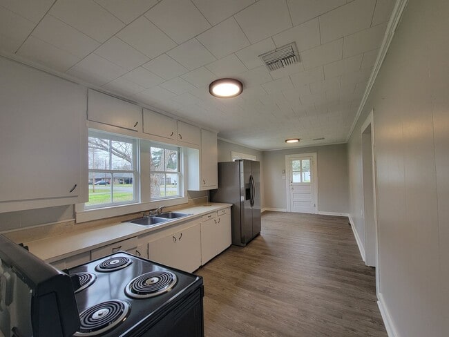 Building Photo - 3 Bed/2 Bath-House