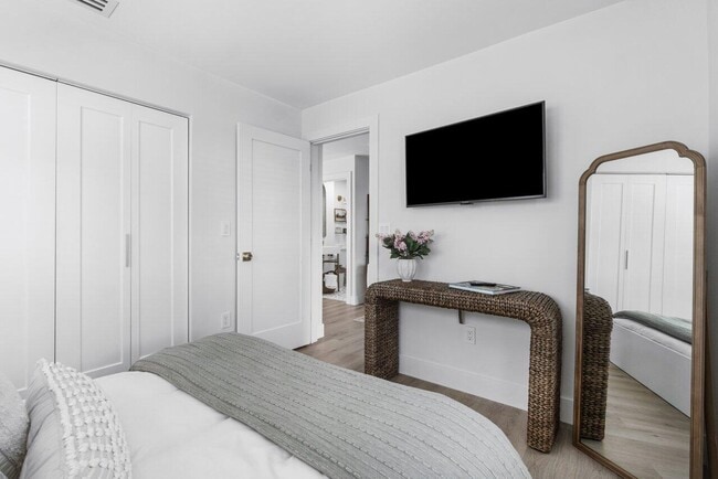 Building Photo - 512 49th St