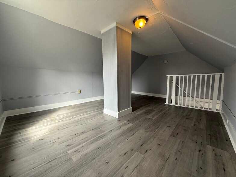 Building Photo - 84 Monadnock St