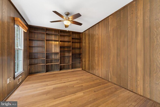 Building Photo - 9 Snug Hill Ct