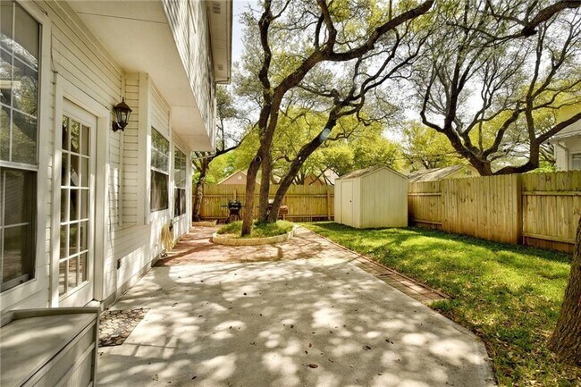 Building Photo - 8101 Longdraw Dr
