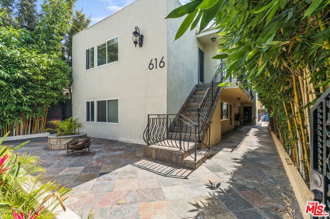 Building Photo - 616 Vernon Ave