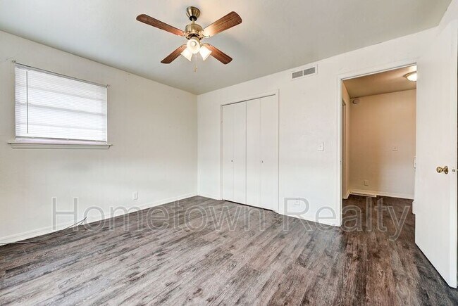 Building Photo - 917 NE 81st St