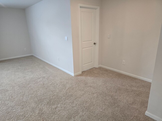 Building Photo - Corner Lot Rental Home with 4BR/2.5BA, Ful...