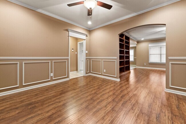 Building Photo - 2009 Ingleside Dr
