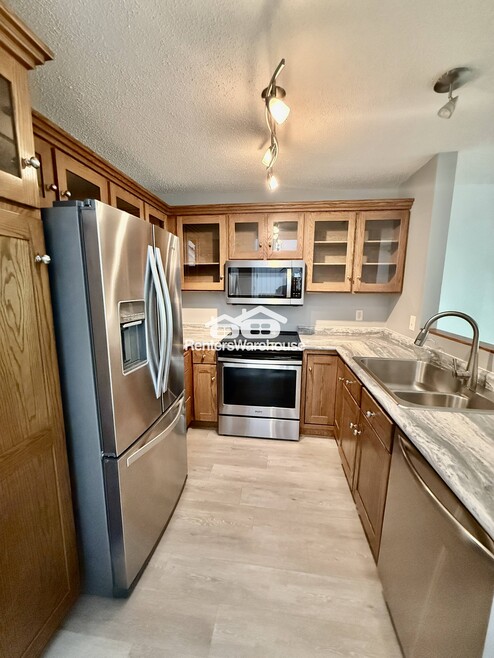 Building Photo - 7614 York Ave S