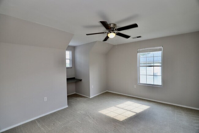 Building Photo - 1910 Lybrand St