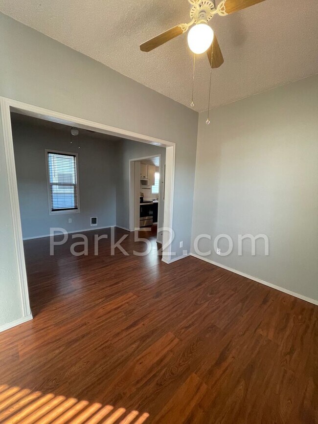 Building Photo - 3 Bedroom Tacoma Single Family Home- Pet Friendly!