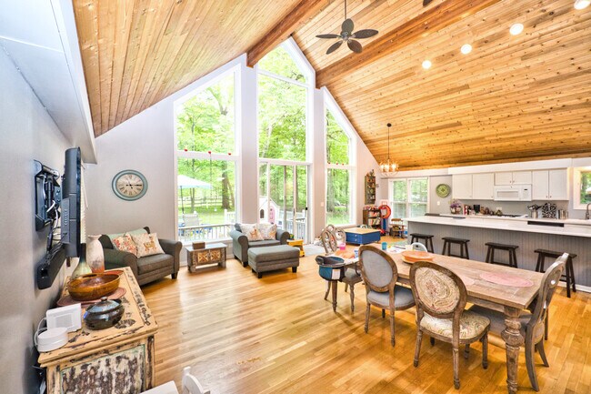 Building Photo - 565 Juneberry Rd