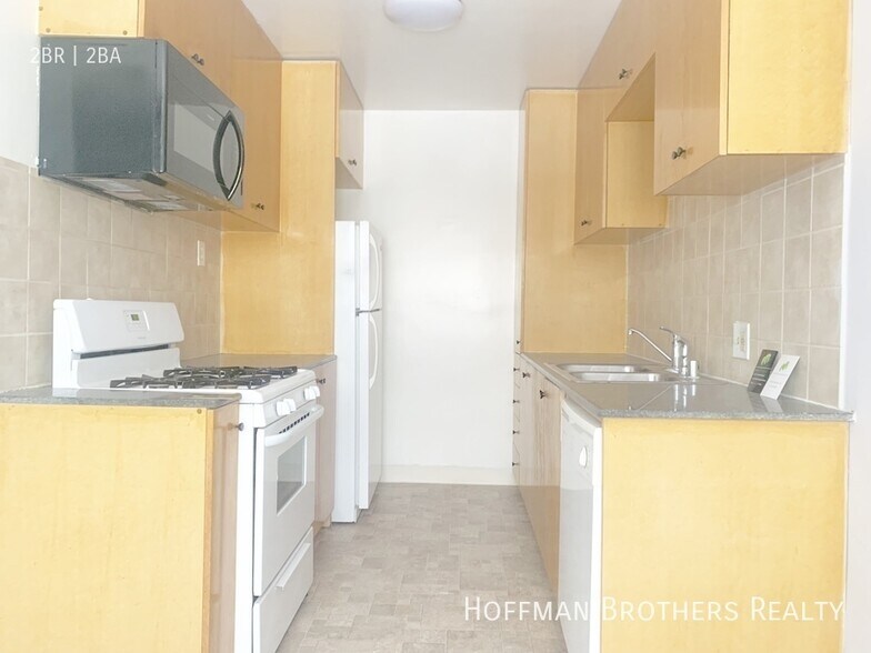 Building Photo - 2311 S Bentley Ave