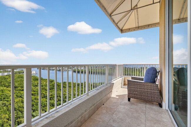 Building Photo - 700 E Boynton Beach Blvd