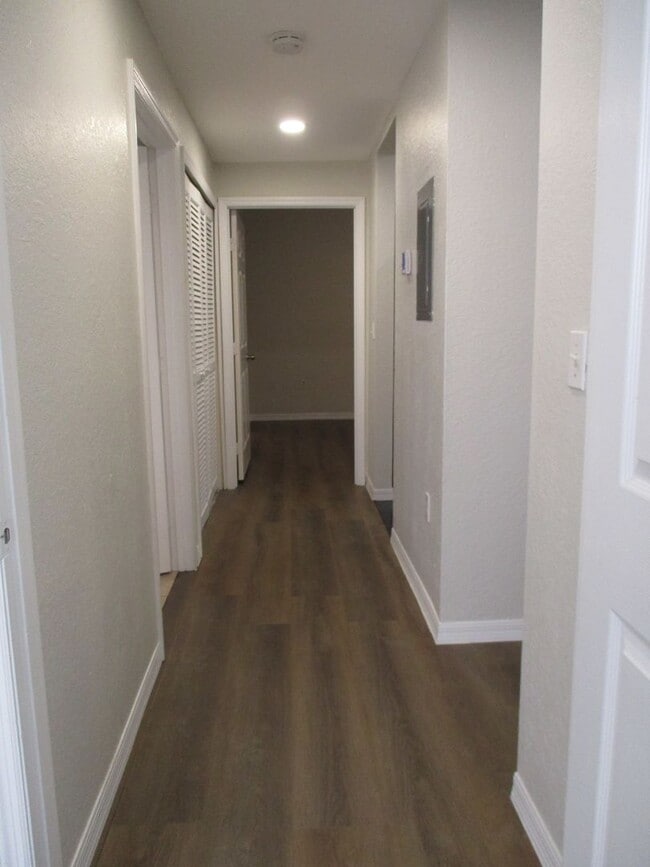 Building Photo - Gated Community in Metro West
