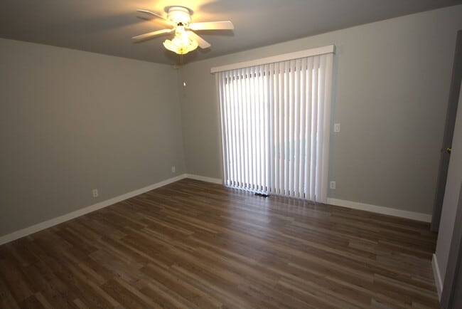 Building Photo - Beautiful SeaTac Home with Expansive Territorial Views