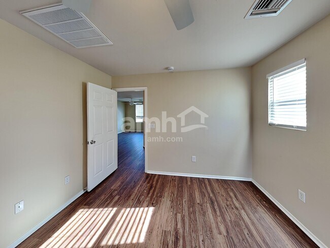 Building Photo - 12951 N Fox Hollow Dr