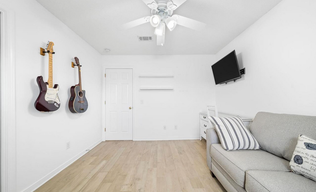 Building Photo - Updated 3 Bed/2 Bath - Close To Perdido Ke...