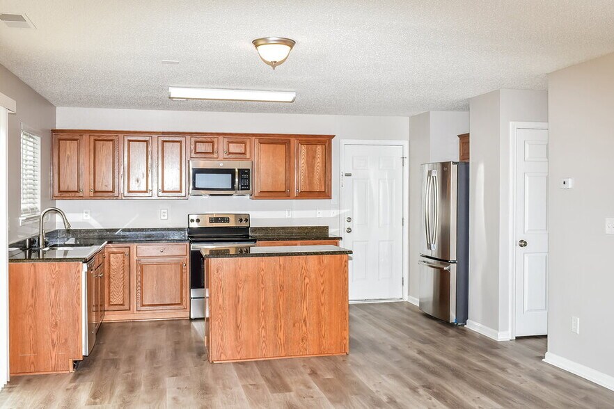 Building Photo - 12805 Coral Sunrise Dr