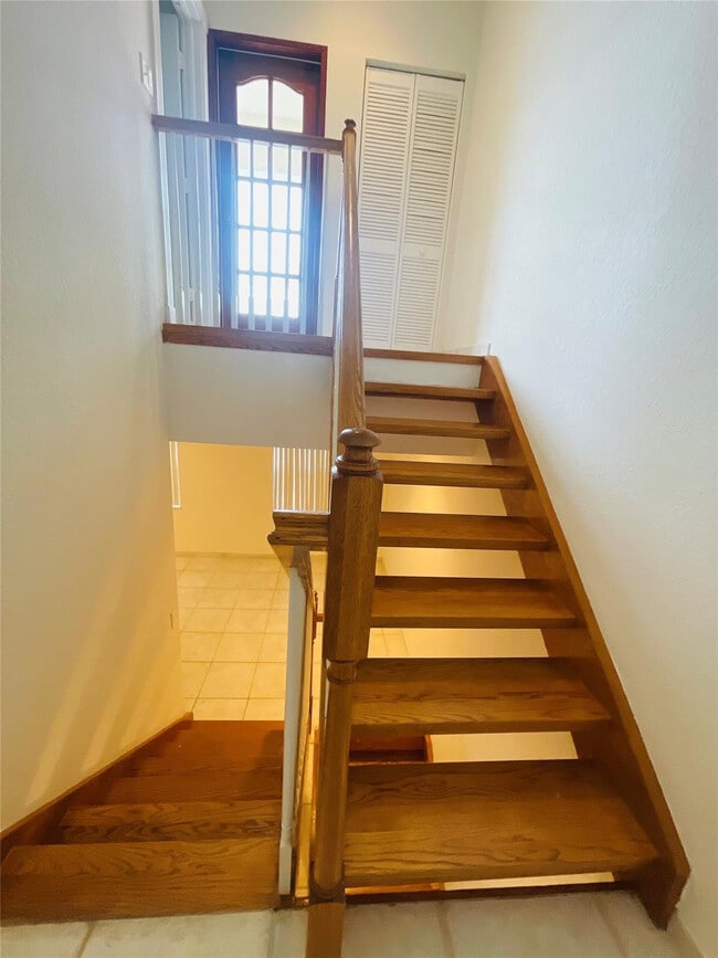 Building Photo - 2605 Bay Dr