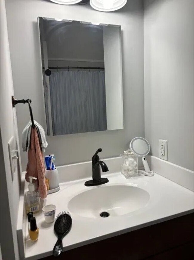 Building Photo - Main128-130