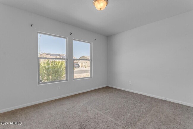 Building Photo - 1213 W Elm Ave