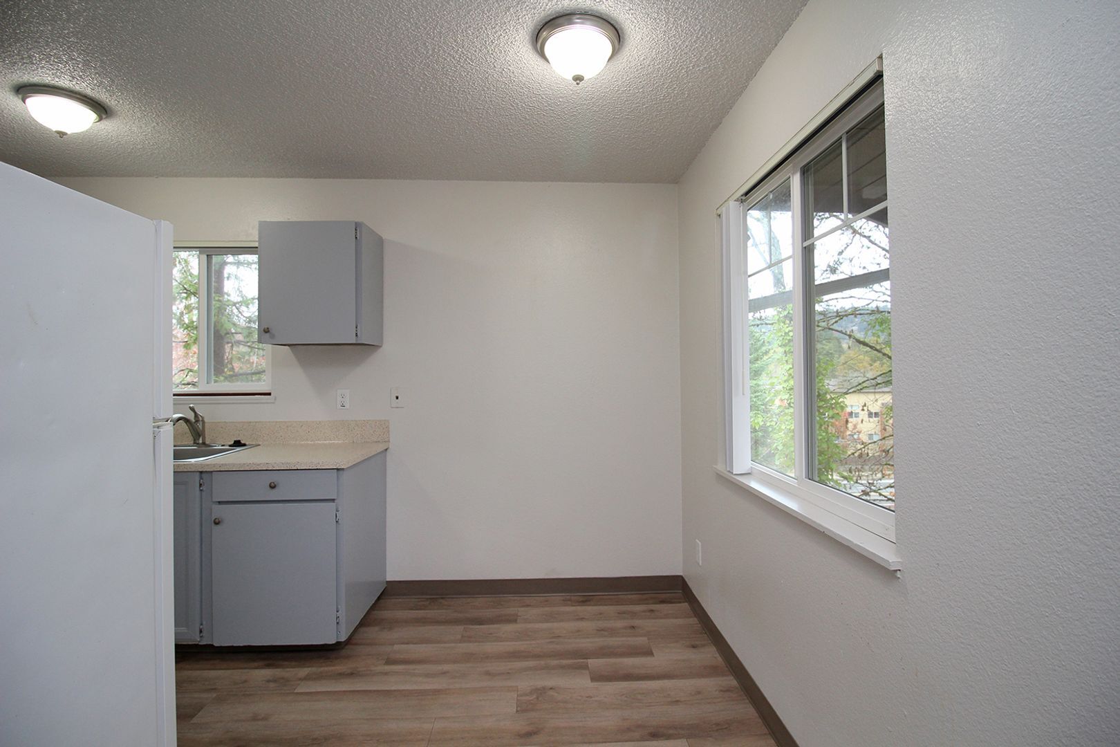 Building Photo - 5704 SW Beaverton Hillsdale Hwy