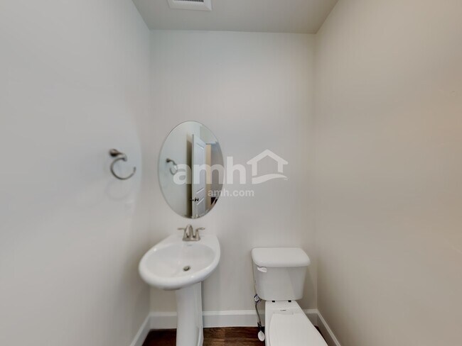 Building Photo - 2320 E Wild Horse Way