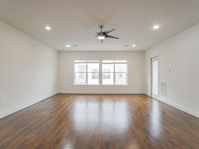 Building Photo - 2004 Rosedale St