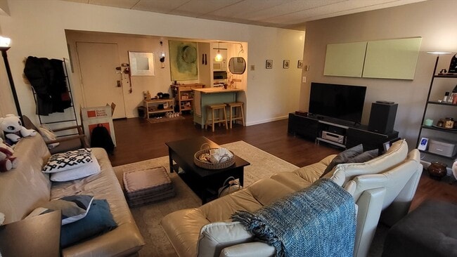 Building Photo - 135 Pleasant St