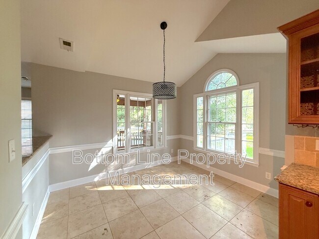 Building Photo - 2321 Heathershire Ln