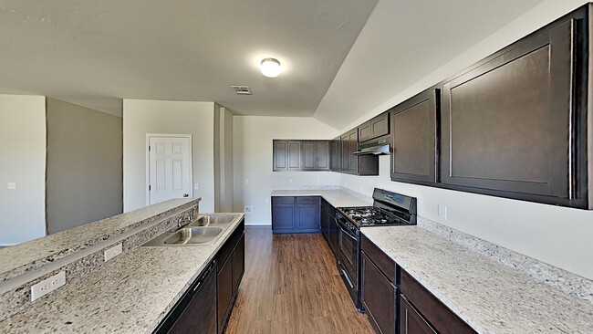Building Photo - Very Nice 4 Bedroom 2 Bath Home in Yukon Schools.