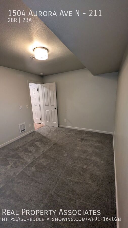 Building Photo - Westlake Two Bedroom